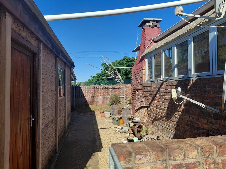 4 Bedroom Property for Sale in Bothasrus Eastern Cape